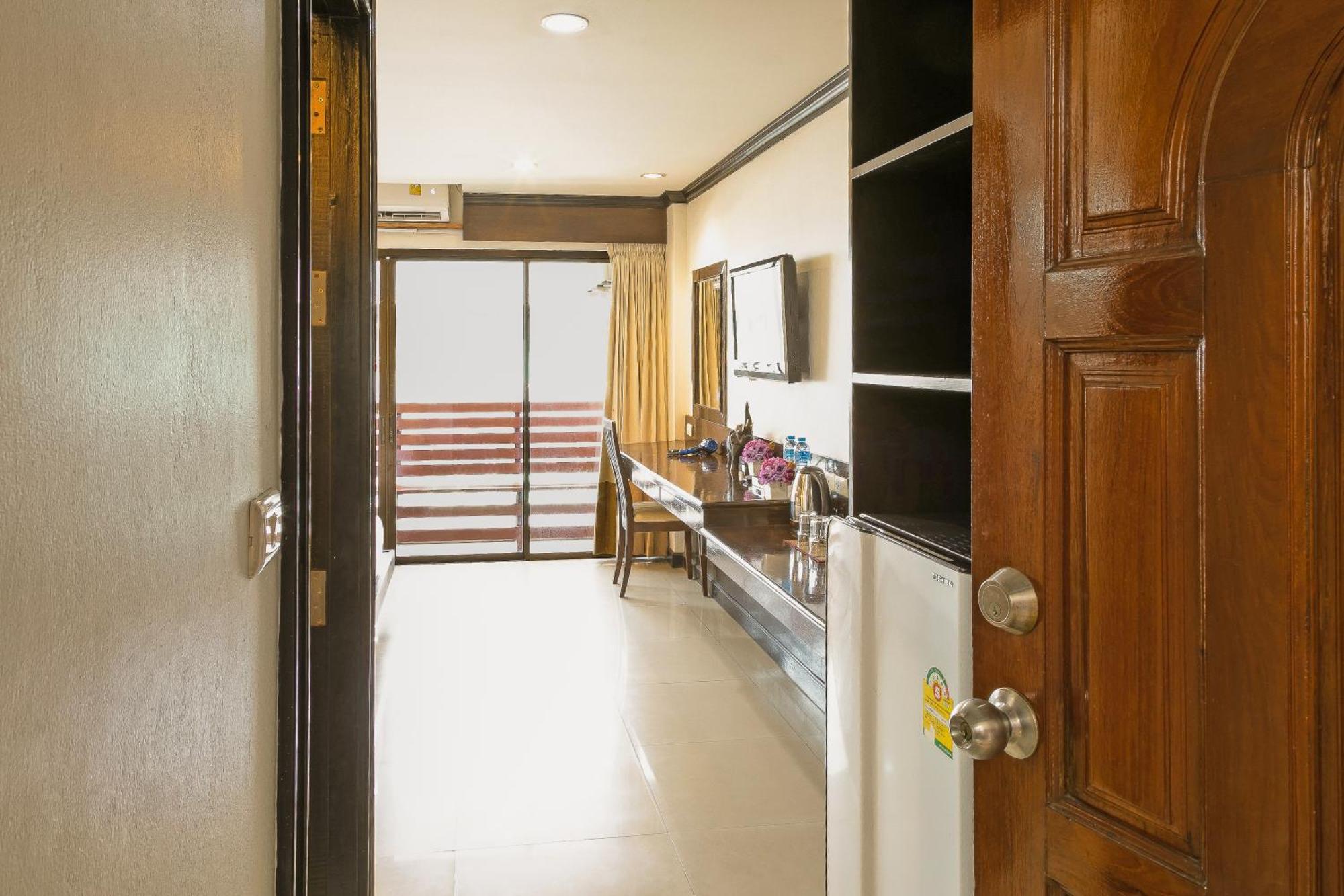 Best Venue Hotel Patong Exterior foto