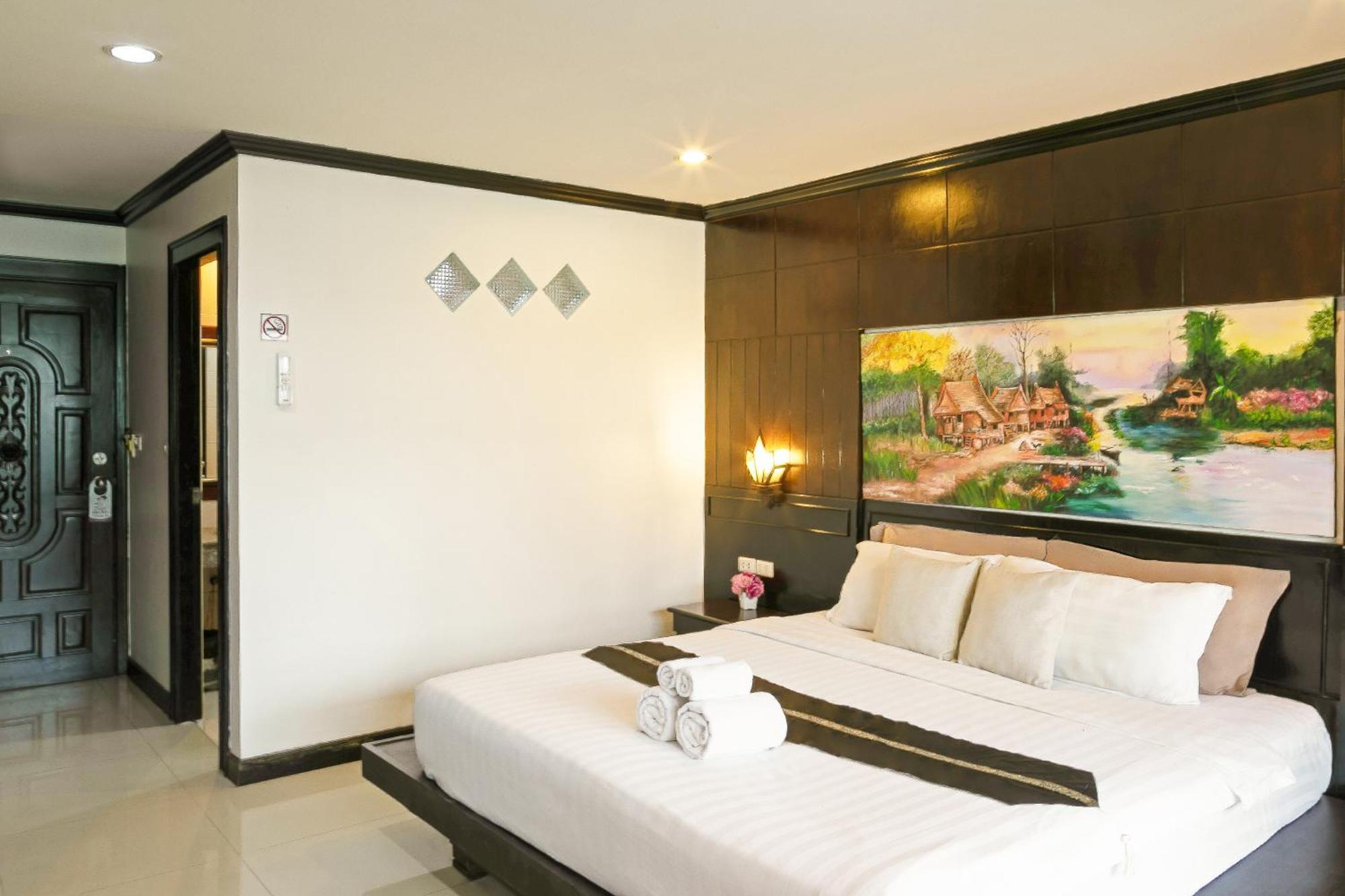 Best Venue Hotel Patong Exterior foto