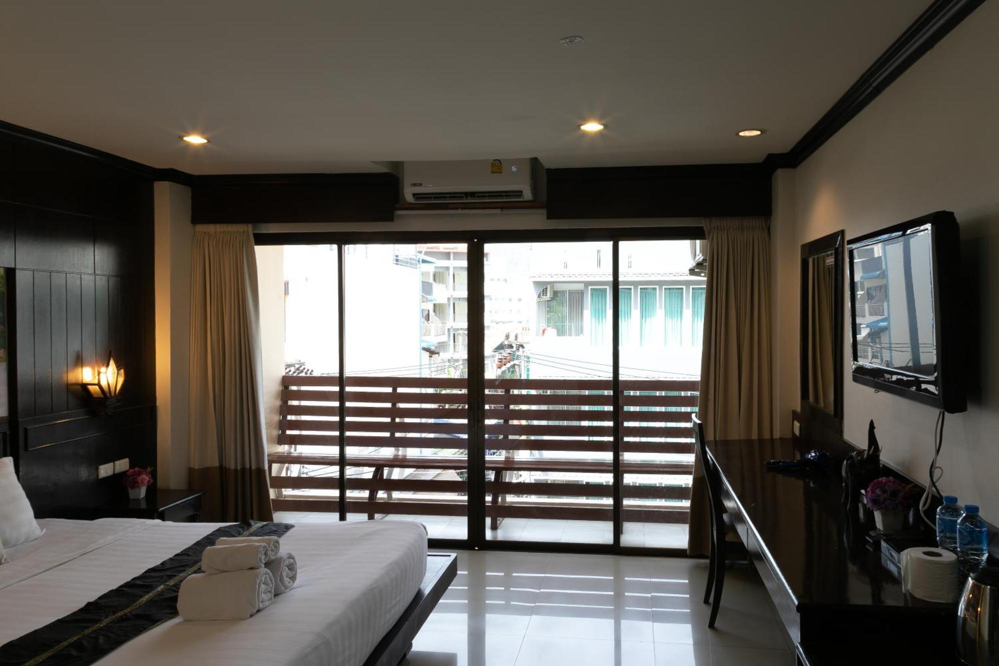 Best Venue Hotel Patong Exterior foto
